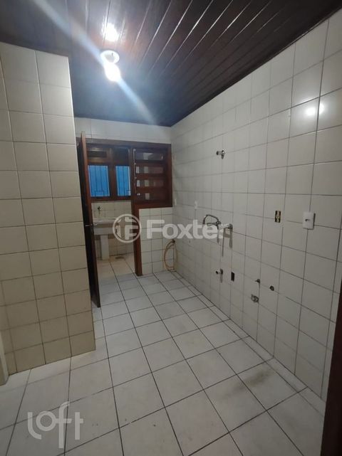 Image 7 - 891105
