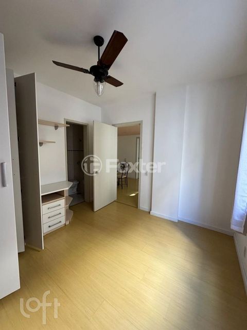 Image 7 - 891150