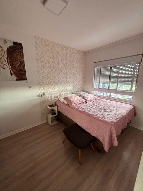 Image 19 - 891556