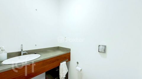 Image 17 - 891659
