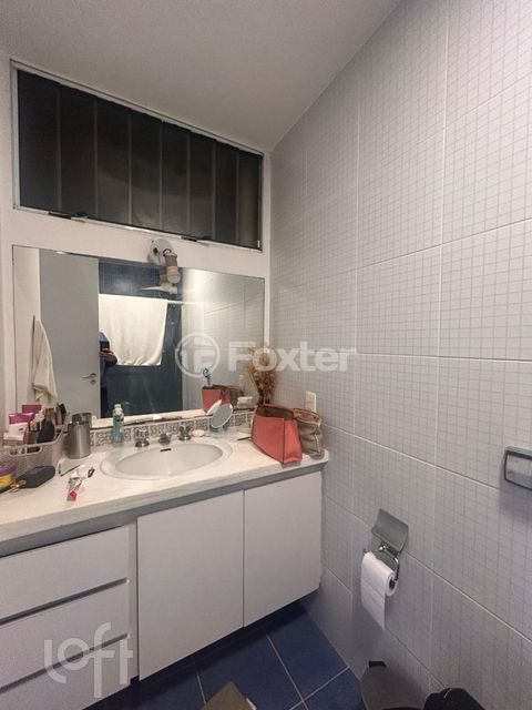 Image 14 - 891705