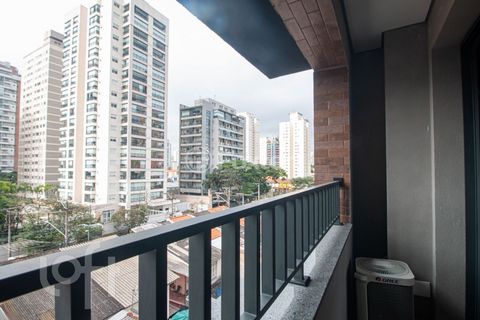 Image 1 - 891835