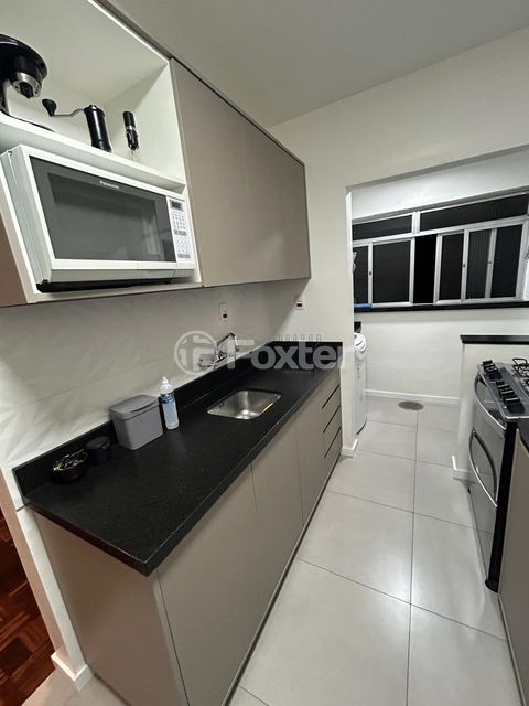 Image 7 - 891922