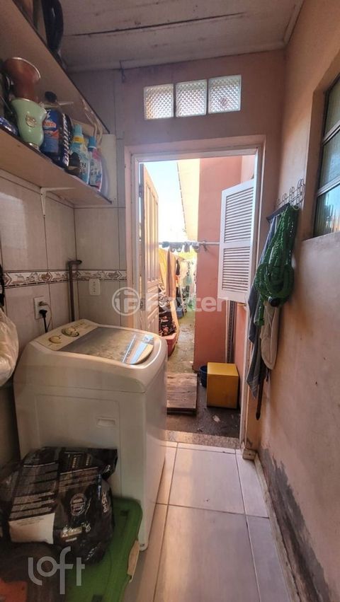 Image 8 - 892044