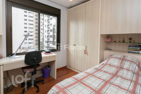 Image 8 - 892307