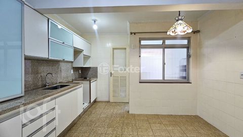 Image 7 - 892312