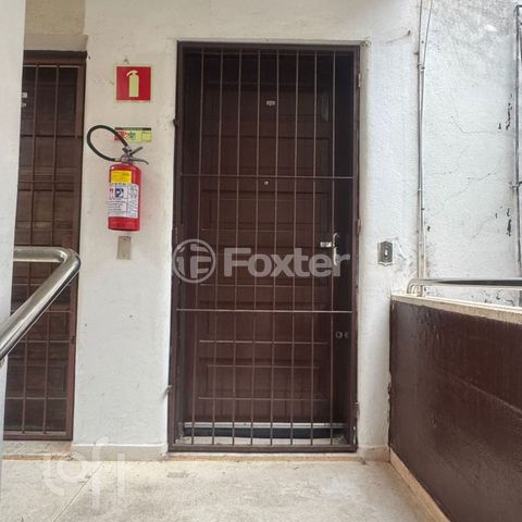 Image 8 - 892318
