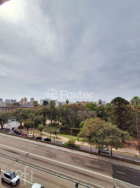 Image 11 - 892328