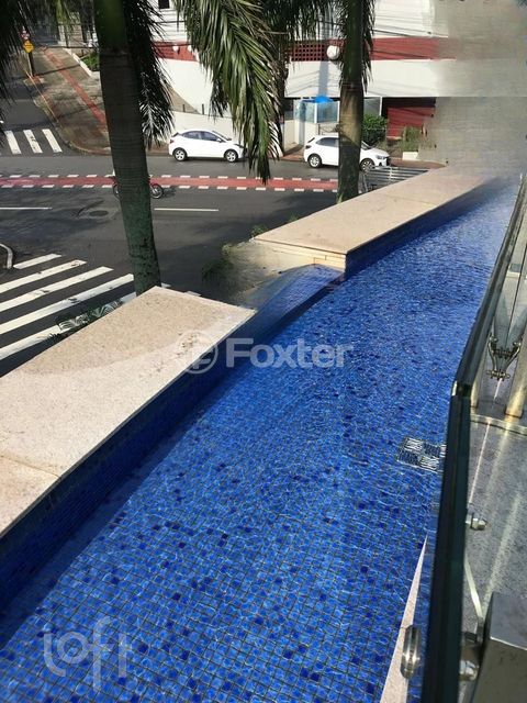 Image 6 - 892341
