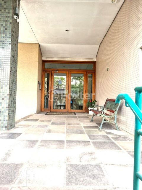 Image 4 - 892348