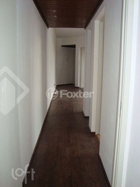 Image 4 - 892496