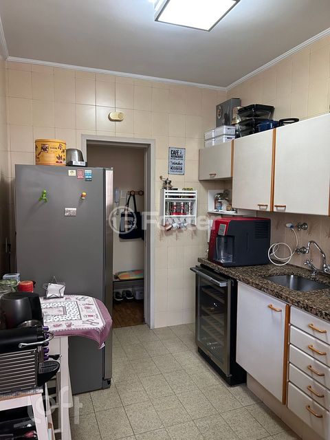 Image 3 - 892508