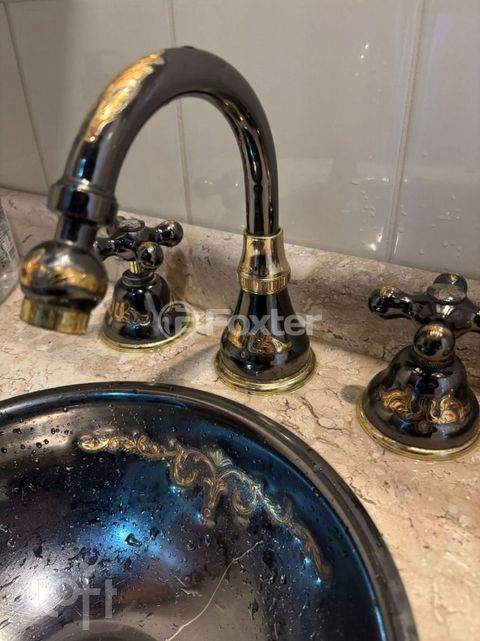 Image 7 - 892597