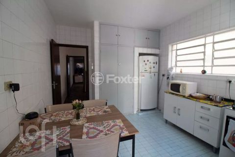 Image 9 - 892680