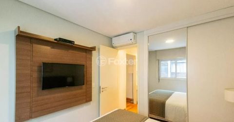 Image 8 - 892698