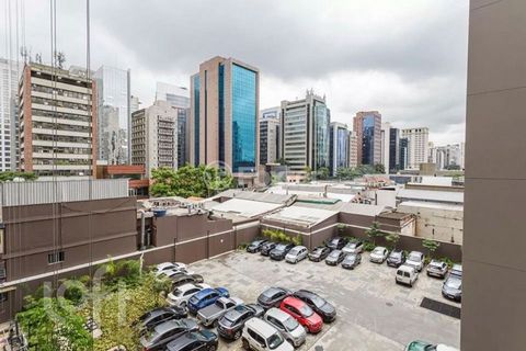 Image 13 - 892743