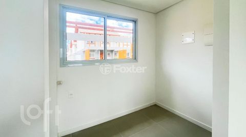 Image 7 - 892996