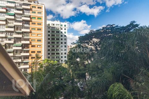 Image 8 - 893002
