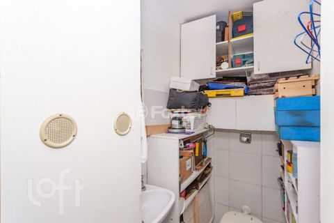Image 17 - 893002