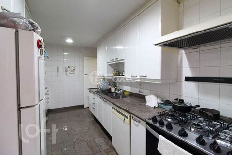 Image 13 - 893004