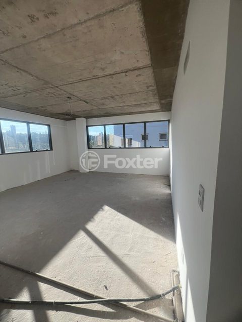 Image 10 - 893057