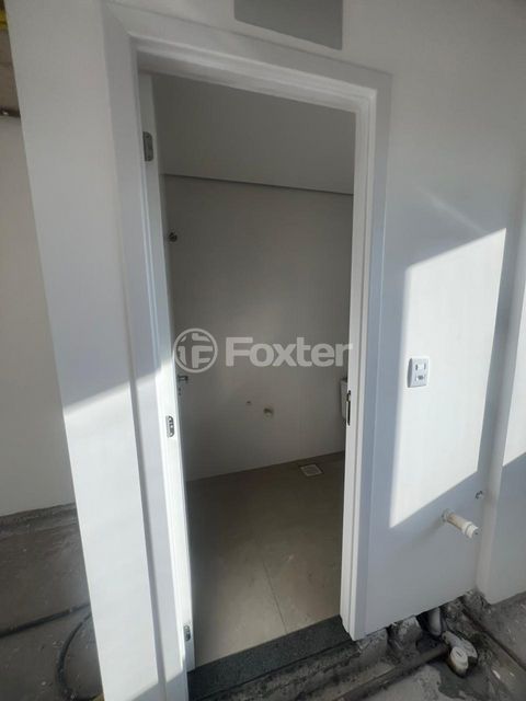Image 3 - 893057
