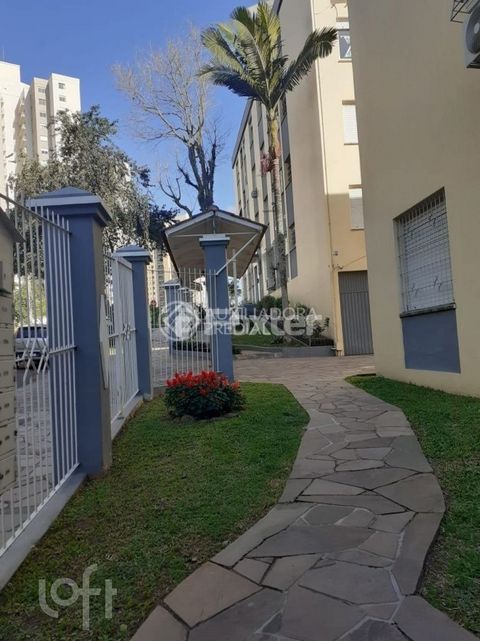 Image 10 - 893105