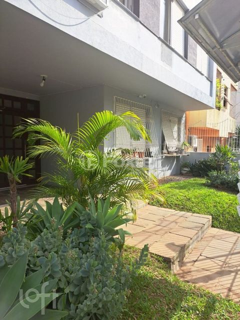 Image 11 - 893310