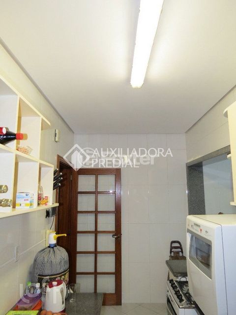 Image 7 - 893326