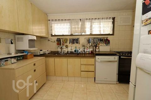 Image 19 - 893335
