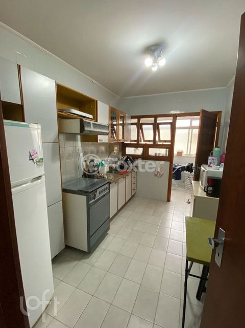 Image 8 - 893385