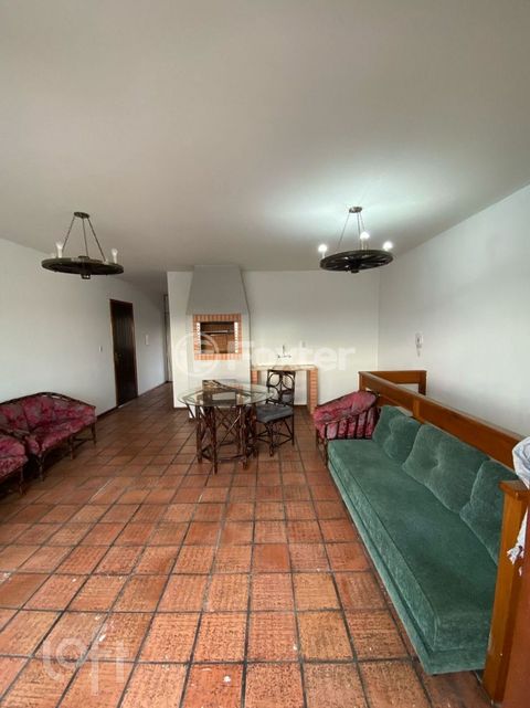 Image 10 - 893385