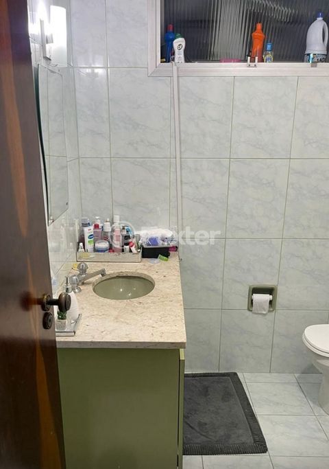 Image 8 - 893648