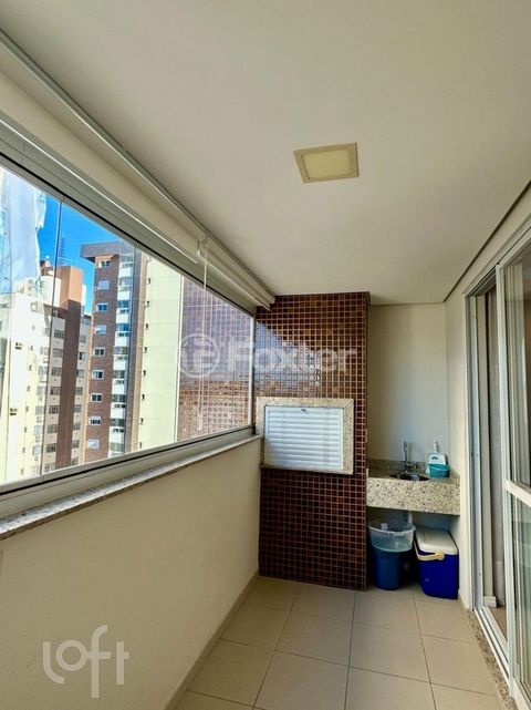 Image 19 - 893660