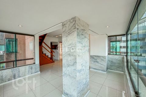 Image 4 - 893666