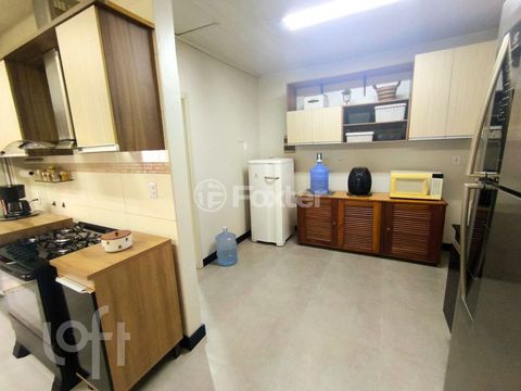 Image 7 - 893676