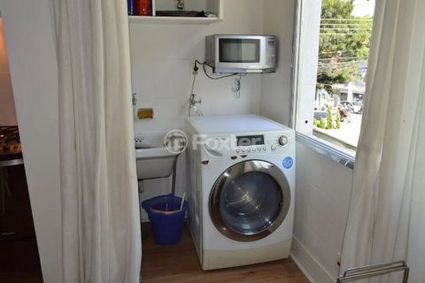 Image 9 - 893695