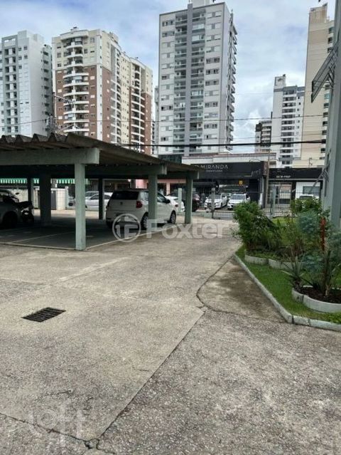 Image 9 - 893722