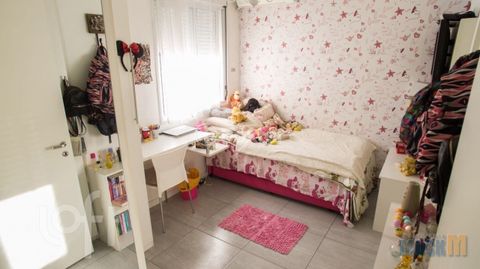 Image 9 - 893758