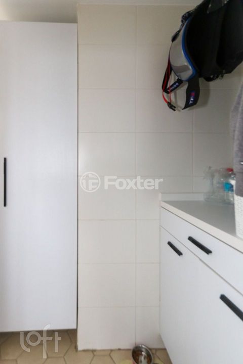 Image 19 - 893758