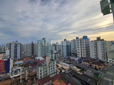 Image 13 - 893774