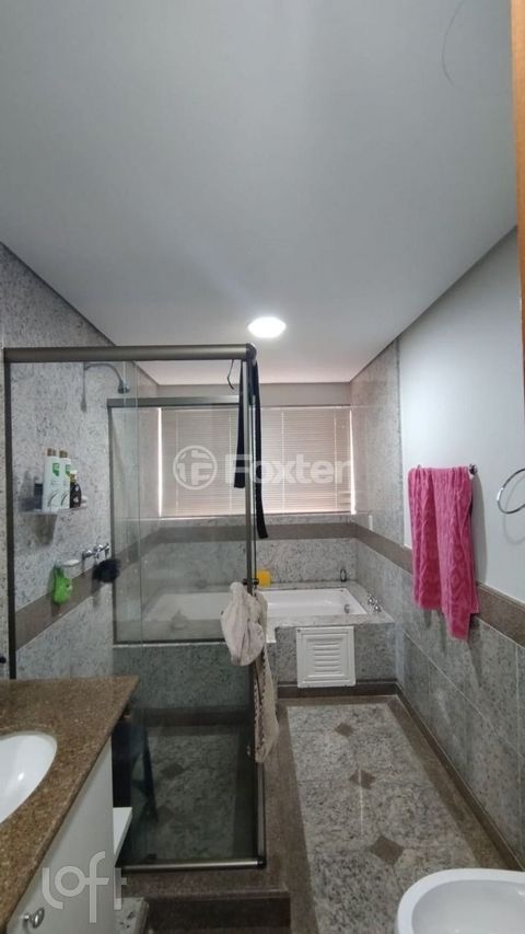 Image 9 - 893878