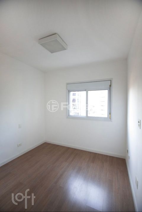 Image 7 - 893940