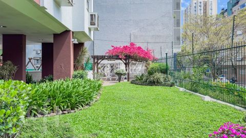 Image 1 - 893989
