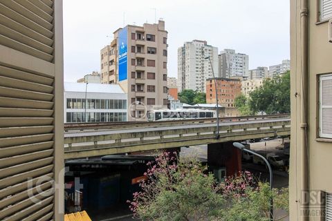 Image 8 - 893998
