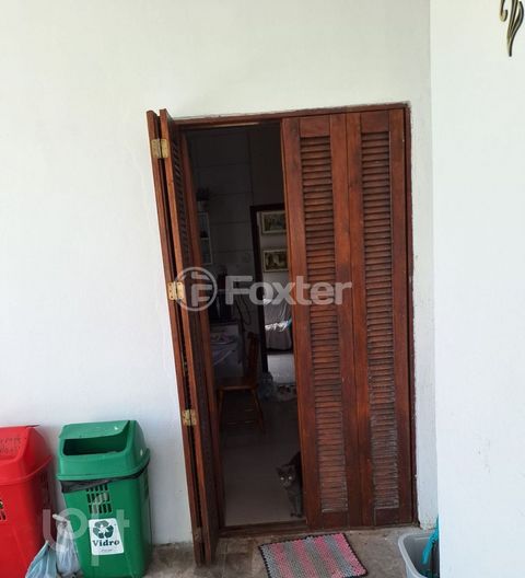 Image 7 - 894000