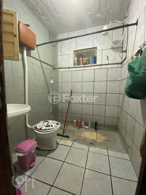 Image 8 - 894005