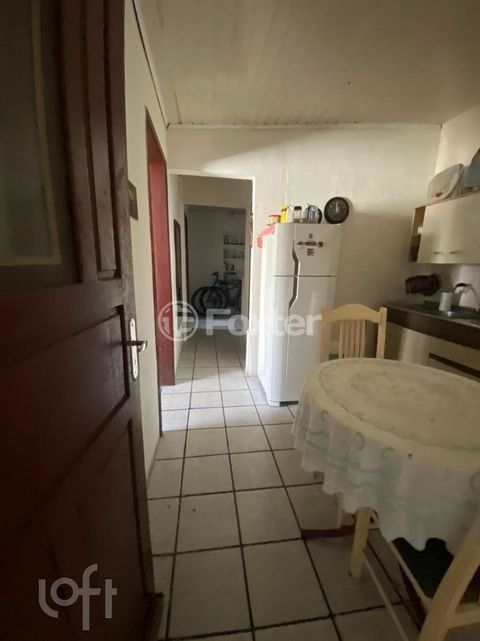 Image 9 - 894005