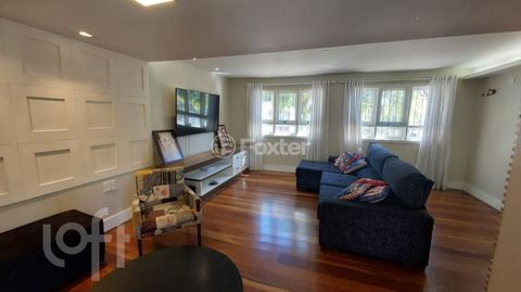 Image 4 - 894011