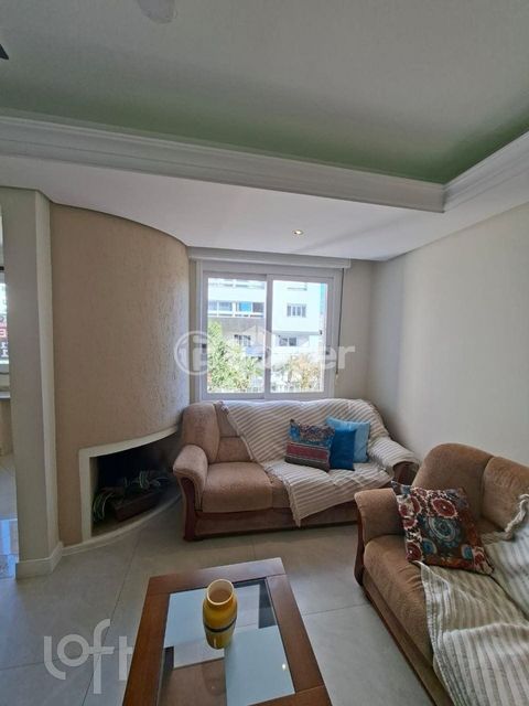 Image 7 - 894050